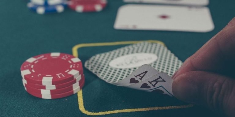 i8ph app interface showing sports betting and casino game lobby on mobile